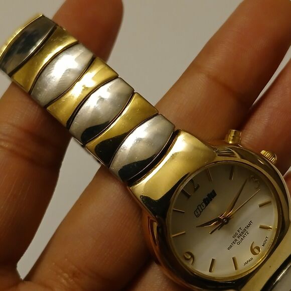 Globu Two-Toned 100FT WR Japan Quartz Movt Stainless Steel Stretch Band Watch - Picture 12 of 13
